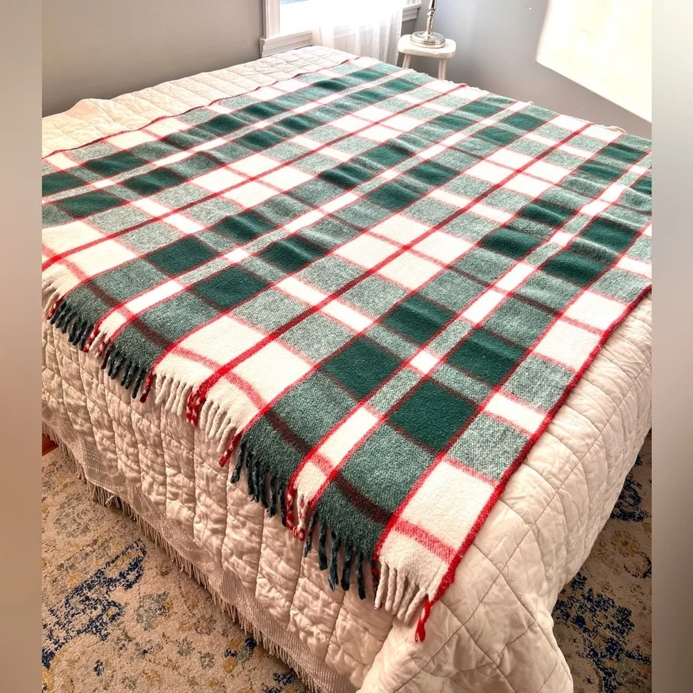 Vintage Cotton Multicolor Plaid Fringed Stadium/Camping Blanket 63 x 78